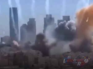 Impacto de misiles en Tel Aviv tras ataque atribuido a Irán durante escalada del conflicto regional.